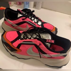 NIKE Women’s Sneakers Size 11 NEW WITHOUT TAGS